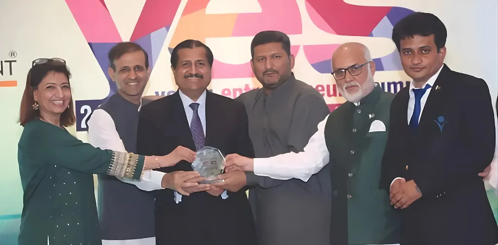 YOUNG ENTERPRENURS SUMMIT 2.0 17 YEARS OF YOUTH PARLIAMENT 75 YEARS OF PAKSITAN CELEBRATIONS.